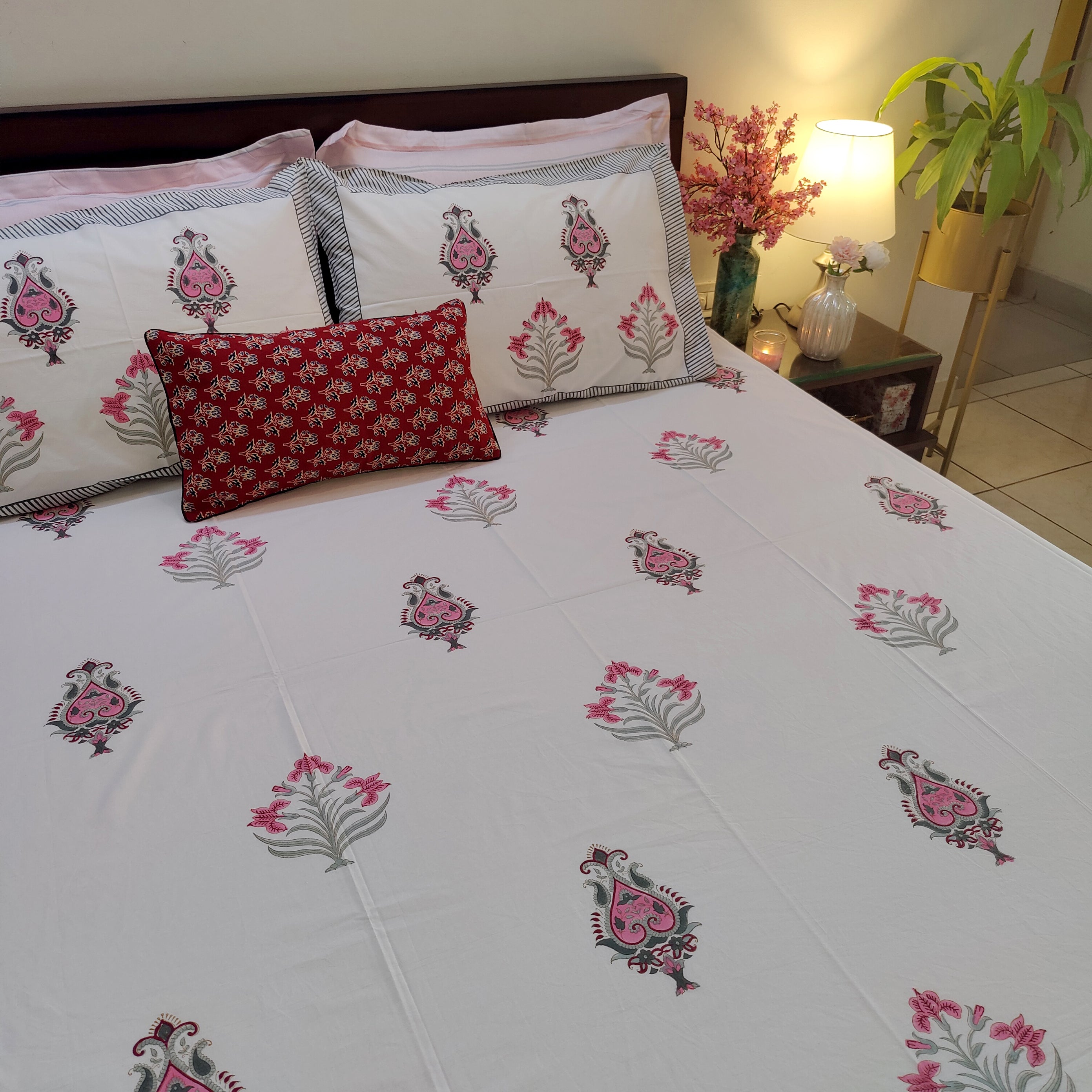 Pink Paradise Rhapsody Bedsheet