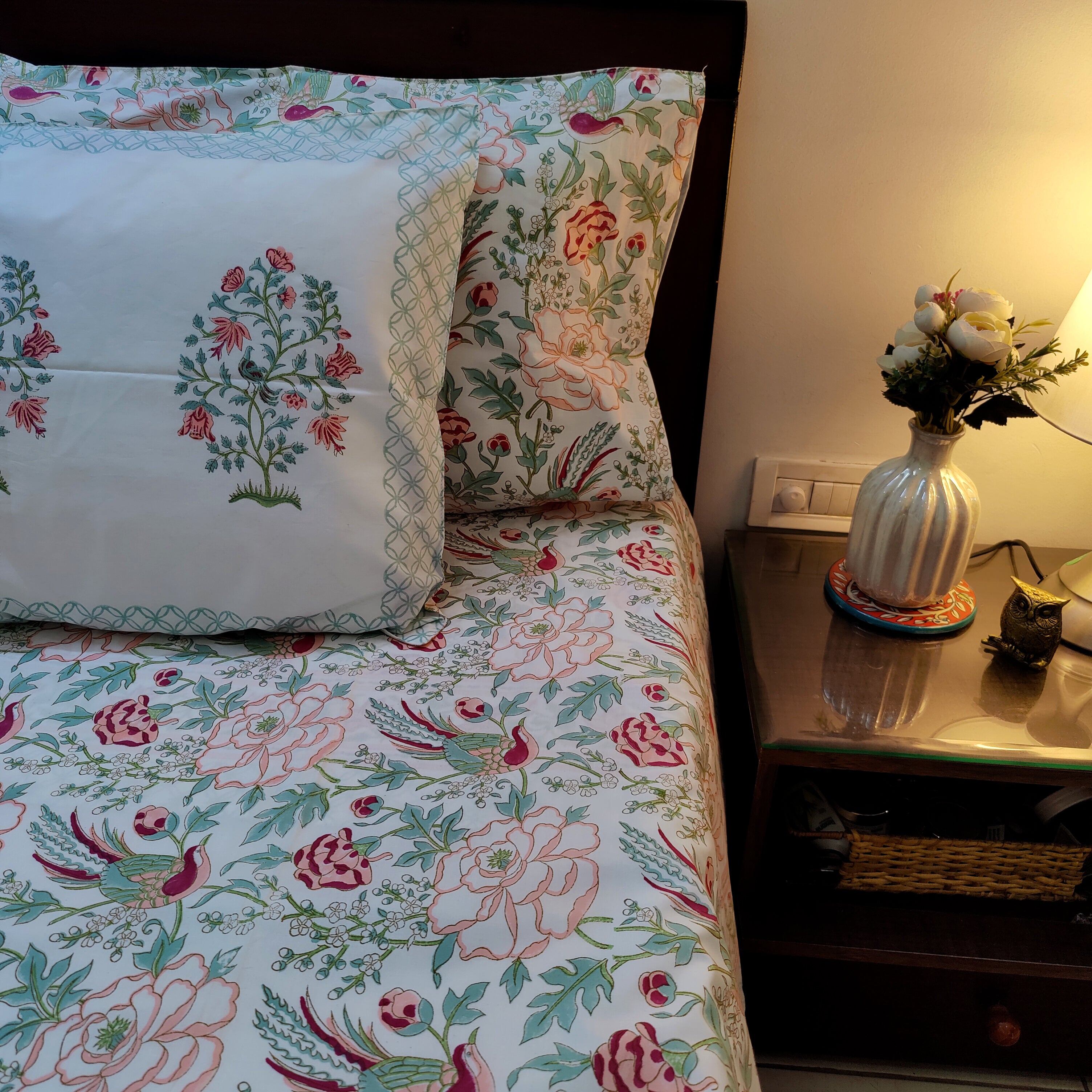 Maira Gulaab Bagh Bedsheet and Quilt