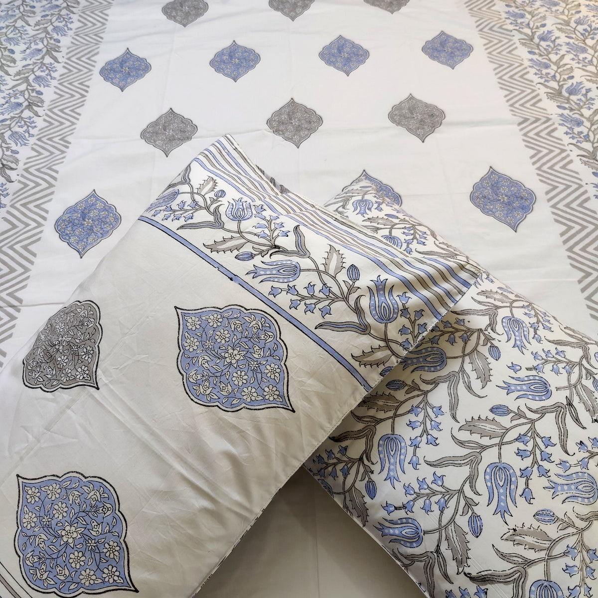 Classic Diamond Hues Bedsheet